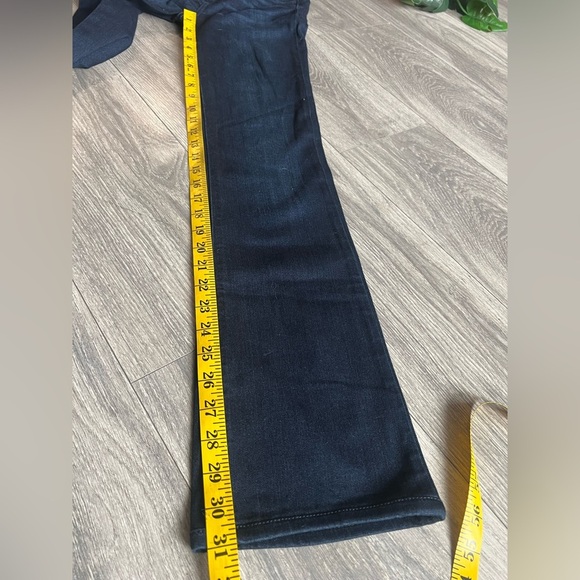 Paige manhattan mid rise luxuriously soft flawless fit slim boot jeans. Size 26 - Picture 13 of 13